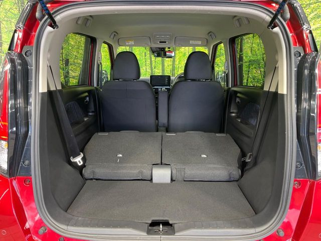 ���i�̂���������ʋ΁A���}���ɏ\���ȉ׎��X�y�[�X���m�ۂ��Ă���܂��B�Z�J���h�V�[�g��|���ƁA�傫�ȉו��̐ύڂ��\�ł���