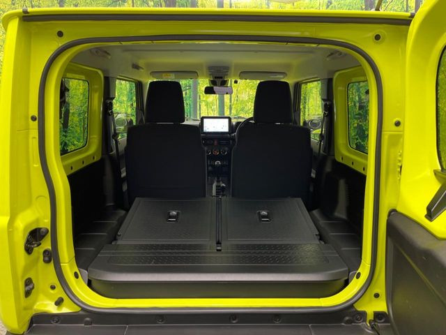 ���i�̂���������ʋ΁A���}���ɏ\���ȉ׎��X�y�[�X���m�ۂ��Ă���܂��B�Z�J���h�V�[�g��|���ƁA�傫�ȉו��̐ύڂ��\�ł���