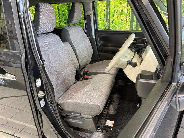 運転席シート廻りは使用感も少なく、良好な状態となっています。丁寧に使われていたことがよくわかりますね。