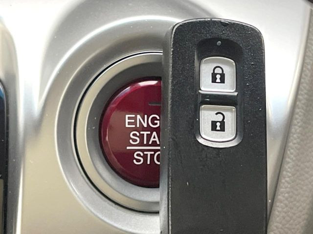 �yHonda�X�}�[�g�L�[�z�J�o����|�P�b�g�ɓ��ꂽ�܂܂ł��h�A�̎{���E�������\�ȃX�}�[�g�L�[�𑕔��B�G���W���̃I���E�I�t�����J�M�����o���K�v����������Ƃ��Ă��֗��ł���