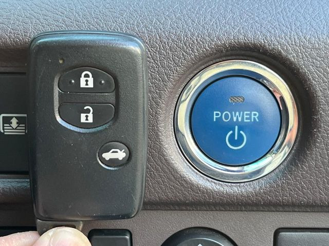 �y�X�}�[�g�L�[�z�J�o����|�P�b�g�ɓ��ꂽ�܂܂ł��h�A�̎{���E�������\�ȃX�}�[�g�L�[�𑕔��B�G���W���̃I���E�I�t�����J�M�����o���K�v����������Ƃ��Ă��֗��ł���