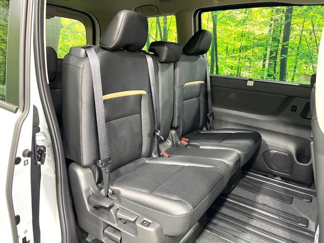 ���i���ȃI���W�i���t���A�}�b�g���I�v�V�����ɂĂ��p�ӂ��Ă���܂��B���D���ȃf�U�C����J���[�����Ԃɍ��킹�đI��ł����������Ƃ��ł��܂���