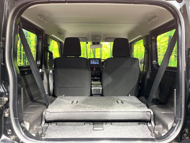 普段のお買い物や通勤、送迎等に十分な荷室スペースを確保しております。セカンドシートを倒すと、大きな荷物の積載も可能です♪