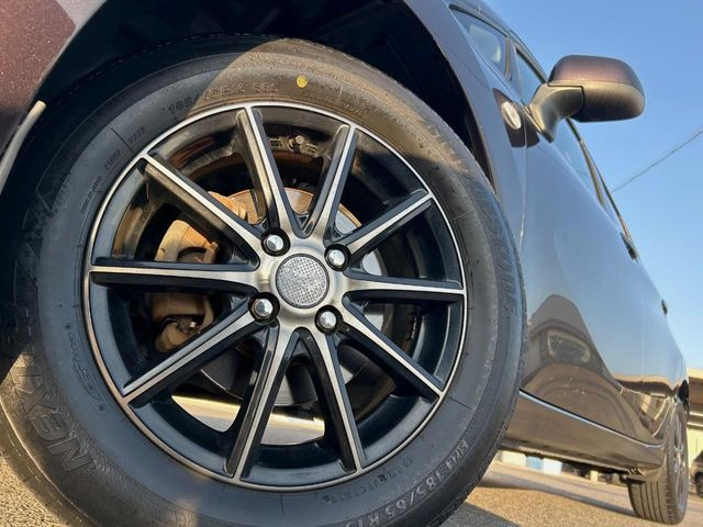 �y15�C���`�A���~�z�C�[���z�O�ςɃ}�b�`�����A���~�z�C�[���𑕒����Ă���܂��B�e��A���~�z�C�[����A�X�^�b�h���X�^�C�����戵�����Ă���܂��B���񂲑��k����������