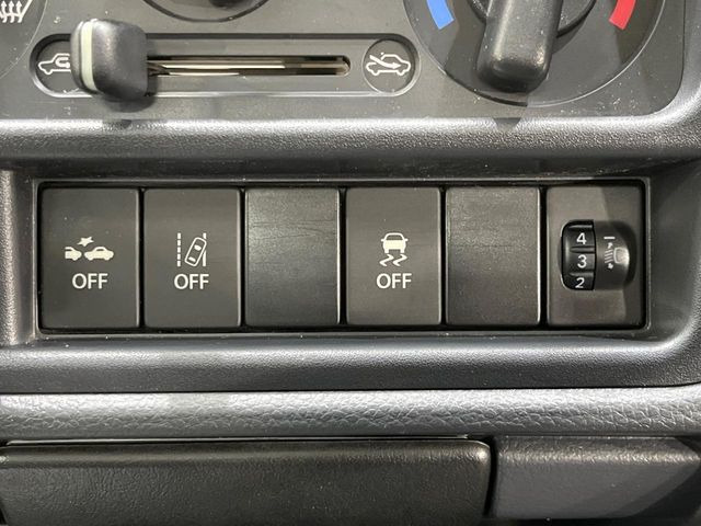 �y������h�~���u�z�ԗ��̉���������m����ƁA�����I�Ɏԗ��̐i�s������ۂ悤�Ɏԗ��𐧌䂵�܂��B�J�̓��ȂǊ���₷���H�ʏ󋵂ł����S�ȉ^�]���\�ł��B