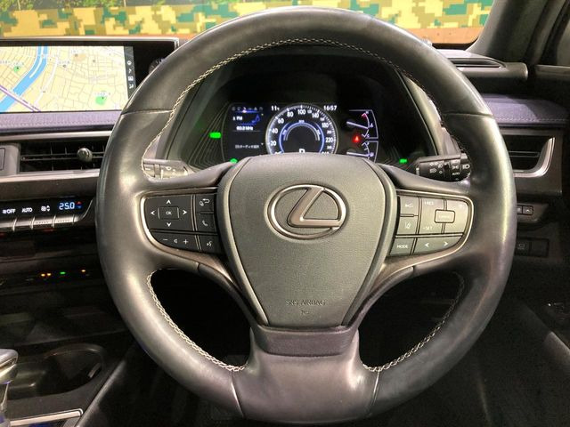 �y�����v�����X�e�A�����O�z�㎿�Ȋv���g�p���邱�ƂŁA��ɂ����������݂ƂĂ��^�]���₷���n���h���ł���