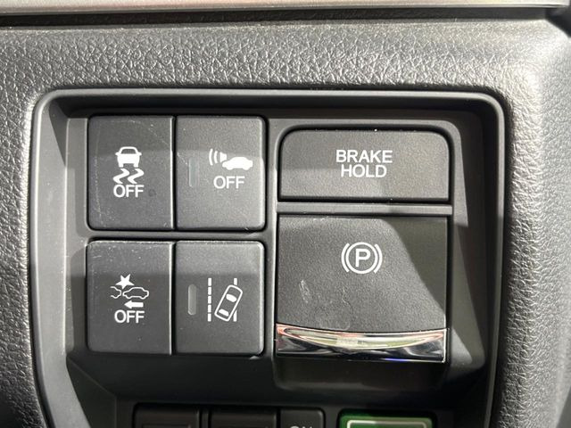 �y�z���_�Z���V���O�z���s���ɑO���̎ԗ�����F�����A�Փ˂������Ȏ��͌x��ƃu���[�L�ŏՓˉ���Ɣ�Q�y�����A�V�X�g�B�����S�Ƀh���C�u�����y���݂��������܂��B