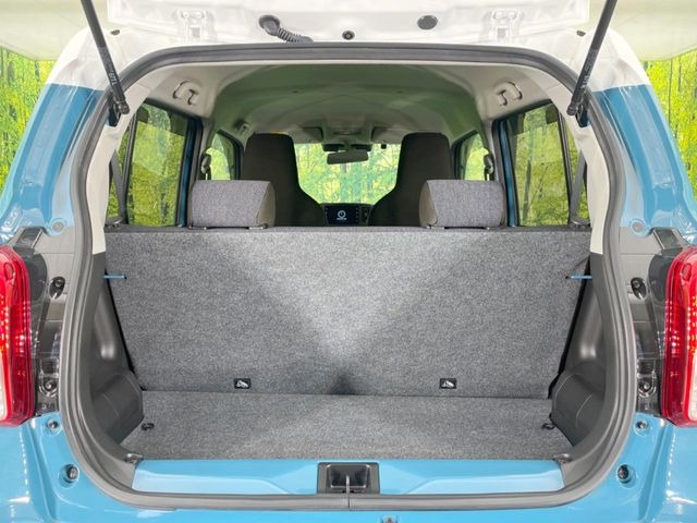 ���i�̂���������ʋ΁A���}���ɏ\���ȉ׎��X�y�[�X���m�ۂ��Ă���܂��B�Z�J���h�V�[�g��|���ƁA�傫�ȉו��̐ύڂ��\�ł���