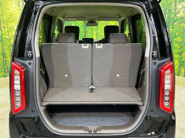 ���i�̂���������ʋ΁A���}���ɏ\���ȉ׎��X�y�[�X���m�ۂ��Ă���܂��B�Z�J���h�V�[�g��|���ƁA�傫�ȉו��̐ύڂ��\�ł���