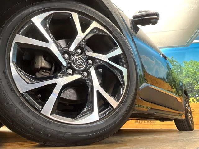 �y����18�C���`�A���~�z�C�[���z�O�ςɃ}�b�`���������A���~�z�C�[���𑕒����Ă���܂��B�e��ЊO�A���~�z�C�[����A�X�^�b�h���X�^�C�����戵�����Ă���܂��B���񂲑��k����������