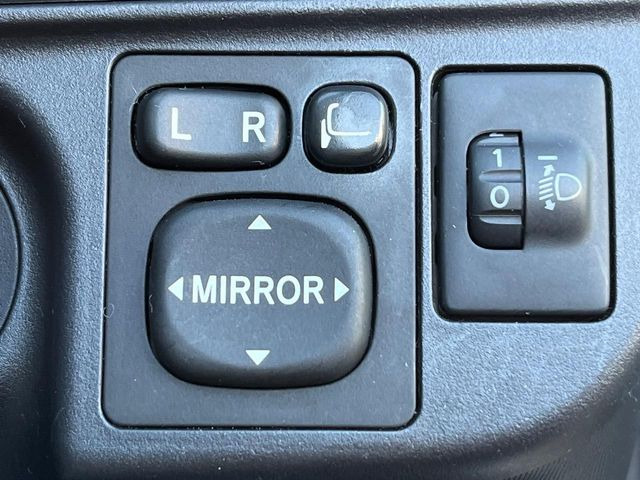 �y�d���i�[�~���[�z�T�C�h�~���[�͓d���i�[���ƂȂ��Ă���A�������ԏ�ł��L�Y�������X�N��}�����܂��B