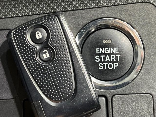 �y�L�[�t���[�V�X�e���z�J�o����|�P�b�g�ɓ��ꂽ�܂܂ł��h�A�̎{���E�������\�ȃX�}�[�g�L�[�𑕔��B�G���W���̃I���E�I�t�����J�M�����o���K�v����������Ƃ��Ă��֗��ł���