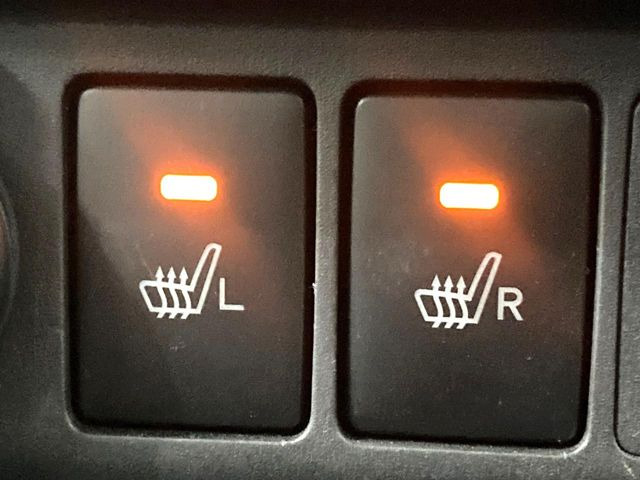 【パワーシート】スイッチ一つで簡単にシートの微調整が可能!電動だから力もいりません!快適なシートポジションにセットして、快適なドライブをお楽しみください。