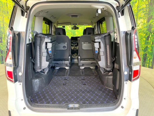 ���i�̂���������ʋ΁A���}���ɏ\���ȉ׎��X�y�[�X���m�ۂ��Ă���܂��B�Z�J���h�V�[�g��|���ƁA�傫�ȉו��̐ύڂ��\�ł���