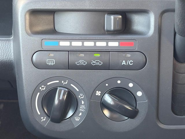 �y�I�[�g�G�A�R���z��x���D�݂̉��x�ɐݒ肷��΁A�ԓ��̉��x�����m�����ʂ≷�x�������Œ����B����&hellip;����&hellip;�Ɖ��x���X�C�b�`���������K�v�͂���܂���B���K�Ȏԓ���Ԃɂ͕K�{�̋@�\�ł��ˁ�