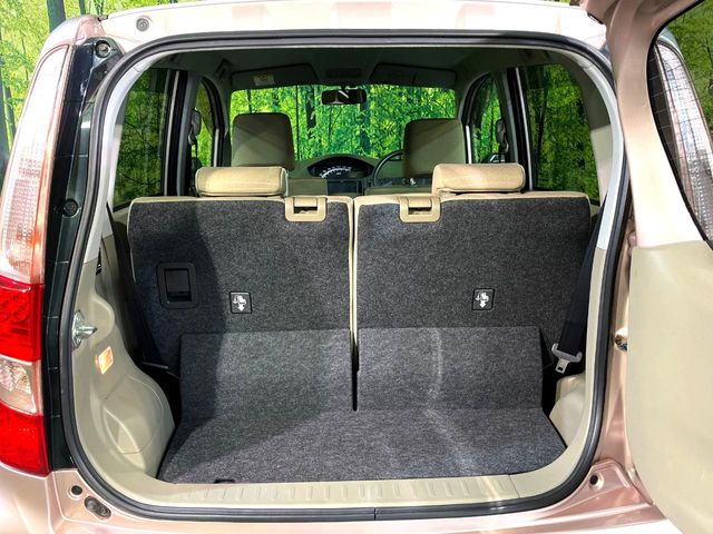 ���i�̂���������ʋ΁A���}���ɏ\���ȉ׎��X�y�[�X���m�ۂ��Ă���܂��B�Z�J���h�V�[�g��|���ƁA�傫�ȉו��̐ύڂ��\�ł���