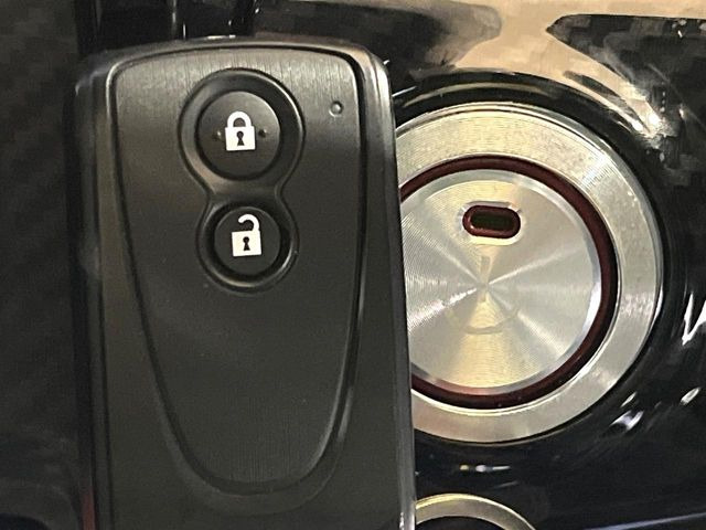 �y�X�}�[�g�L�[�z�J�o����|�P�b�g�ɓ��ꂽ�܂܂ł��h�A�̎{���E�������\�ȃX�}�[�g�L�[�𑕔��B�G���W���̃I���E�I�t�����J�M�����o���K�v����������Ƃ��Ă��֗��ł���