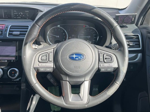 �y�����v�����X�e�A�����O�z�㎿�Ȋv���g�p���邱�ƂŁA��ɂ����������݂ƂĂ��^�]���₷���n���h���ł���