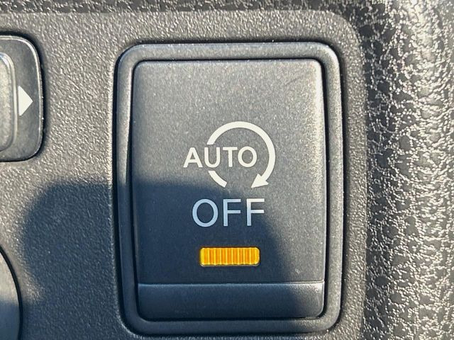 �y�A�C�h�����O�X�g�b�v�z�ԐM����a�؂Œ�Ԃ����ۂɃG���W�����~���A���ʂȔR���̏����}���܂��B�R��������ی�ɂȂ���@�\��G���W���̓u���[�L�𗣂��΍Ďn�����܂��B