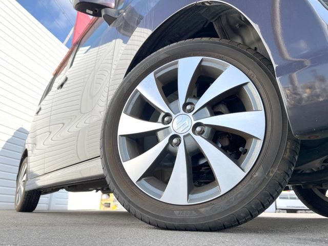 �y����15�C���`�A���~�z�C�[���z�O�ςɃ}�b�`���������A���~�z�C�[���𑕒����Ă���܂��B�e��ЊO�A���~�z�C�[����A�X�^�b�h���X�^�C�����戵�����Ă���܂��B���񂲑��k����������