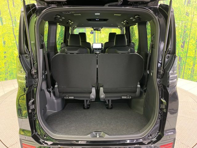 ���i�̂���������ʋ΁A���}���ɏ\���ȉ׎��X�y�[�X���m�ۂ��Ă���܂��B�Z�J���h�V�[�g��|���ƁA�傫�ȉו��̐ύڂ��\�ł���