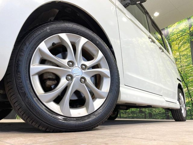 �y����15�C���`�A���~�z�C�[���z�O�ςɃ}�b�`���������A���~�z�C�[���𑕒����Ă���܂��B�e��ЊO�A���~�z�C�[����A�X�^�b�h���X�^�C�����戵�����Ă���܂��B���񂲑��k����������