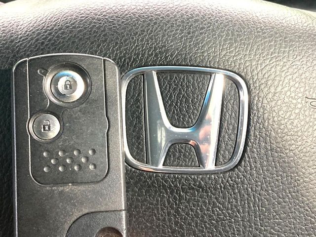 �yHonda�X�}�[�g�L�[�z�J�o����|�P�b�g�ɓ��ꂽ�܂܂ł��h�A�̎{���E�������\�ȃX�}�[�g�L�[�𑕔��B�G���W���̃I���E�I�t�����J�M�����o���K�v����������Ƃ��Ă��֗��ł���