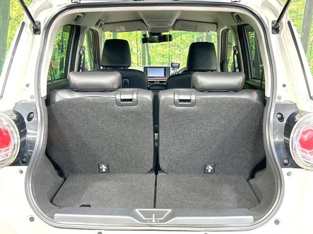 ���i�̂���������ʋ΁A���}���ɏ\���ȉ׎��X�y�[�X���m�ۂ��Ă���܂��B�Z�J���h�V�[�g��|���ƁA�傫�ȉו��̐ύڂ��\�ł���