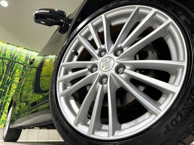 �y����17�C���`�A���~�z�C�[���z�O�ςɃ}�b�`���������A���~�z�C�[���𑕒����Ă���܂��B�e��ЊO�A���~�z�C�[����A�X�^�b�h���X�^�C�����戵�����Ă���܂��B���񂲑��k����������