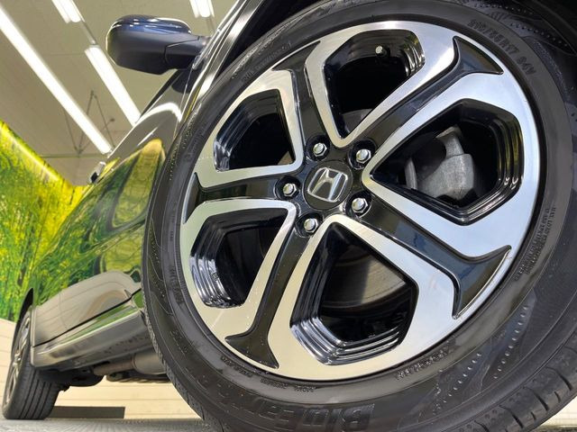 【純正17インチアルミホイール】外観にマッチした純正アルミホイールを装着しております。各種社外アルミホイールや、スタッドレスタイヤも取扱いしております。是非ご相談ください♪