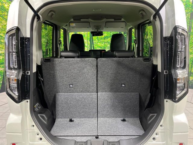 ���i�̂���������ʋ΁A���}���ɏ\���ȉ׎��X�y�[�X���m�ۂ��Ă���܂��B�Z�J���h�V�[�g��|���ƁA�傫�ȉו��̐ύڂ��\�ł���