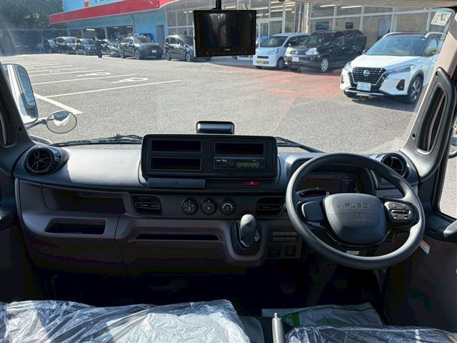 キャンター3.0 ダブルキャブ 全低床 SA ディーゼル