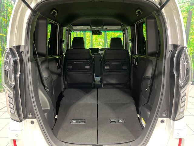 ���i�̂���������ʋ΁A���}���ɏ\���ȉ׎��X�y�[�X���m�ۂ��Ă���܂��B�Z�J���h�V�[�g��|���ƁA�傫�ȉו��̐ύڂ��\�ł���