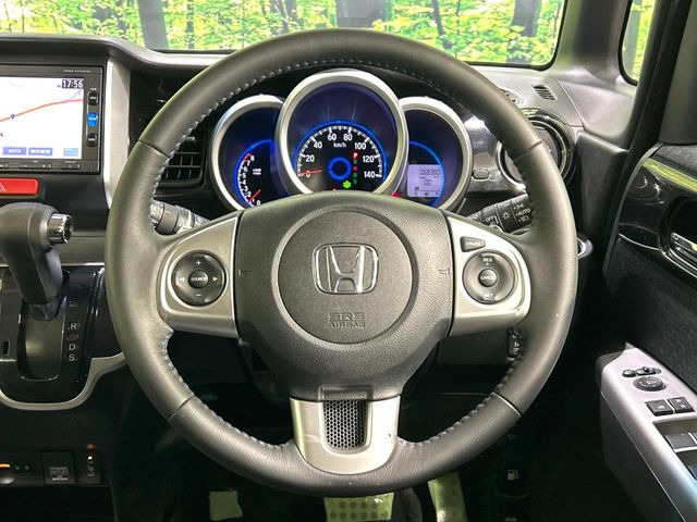 �y�����v�����X�e�A�����O�z�㎿�Ȋv���g�p���邱�ƂŁA��ɂ����������݂ƂĂ��^�]���₷���n���h���ł���