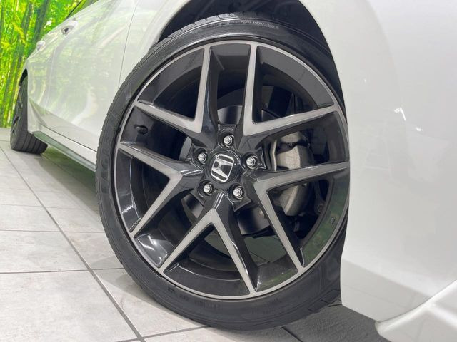 �y����18�C���`�A���~�z�C�[���z�O�ςɃ}�b�`���������A���~�z�C�[���𑕒����Ă���܂��B�e��ЊO�A���~�z�C�[����A�X�^�b�h���X�^�C�����戵�����Ă���܂��B���񂲑��k����������