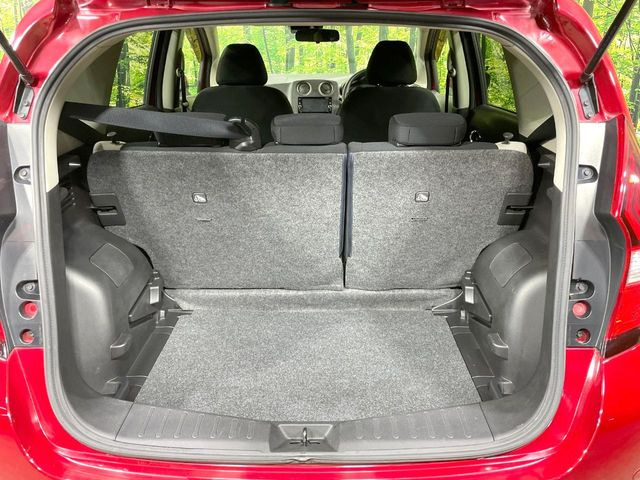 ���i�̂���������ʋ΁A���}���ɏ\���ȉ׎��X�y�[�X���m�ۂ��Ă���܂��B�Z�J���h�V�[�g��|���ƁA�傫�ȉו��̐ύڂ��\�ł���