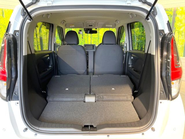 ���i�̂���������ʋ΁A���}���ɏ\���ȉ׎��X�y�[�X���m�ۂ��Ă���܂��B�Z�J���h�V�[�g��|���ƁA�傫�ȉו��̐ύڂ��\�ł���