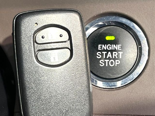 �y�X�}�[�g�L�[�z�J�o����|�P�b�g�ɓ��ꂽ�܂܂ł��h�A�̎{���E�������\�ȃX�}�[�g�L�[�𑕔��B�G���W���̃I���E�I�t�����J�M�����o���K�v����������Ƃ��Ă��֗��ł���