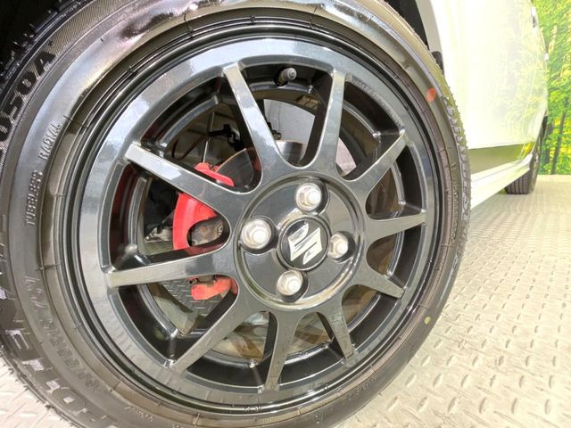 �y�����A���~�z�C�[���z�O�ςɃ}�b�`���������A���~�z�C�[���𑕒����Ă���܂��B�e��ЊO�A���~�z�C�[����A�X�^�b�h���X�^�C�����戵�����Ă���܂��B���񂲑��k����������