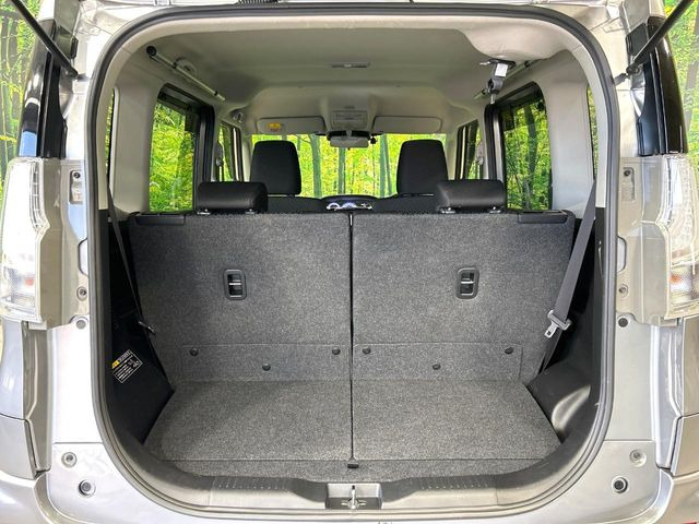 ���i�̂���������ʋ΁A���}���ɏ\���ȉ׎��X�y�[�X���m�ۂ��Ă���܂��B�Z�J���h�V�[�g��|���ƁA�傫�ȉו��̐ύڂ��\�ł���