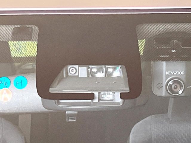 �y�g���^�Z�[�t�e�B�Z���X�z���s���ɑO���̎ԗ�����F�����A�Փ˂������Ȏ��͌x��ƃu���[�L�ŏՓˉ���Ɣ�Q�y�����A�V�X�g�B�����S�Ƀh���C�u�����y���݂��������܂��B