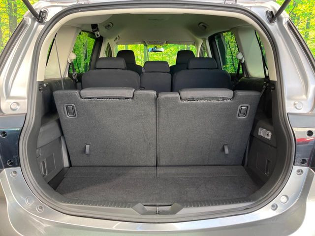 ���i�̂���������ʋ΁A���}���ɏ\���ȉ׎��X�y�[�X���m�ۂ��Ă���܂��B�Z�J���h�V�[�g��|���ƁA�傫�ȉו��̐ύڂ��\�ł���