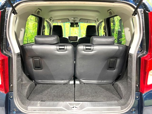 ���i�̂���������ʋ΁A���}���ɏ\���ȉ׎��X�y�[�X���m�ۂ��Ă���܂��B�Z�J���h�V�[�g��|���ƁA�傫�ȉו��̐ύڂ��\�ł���