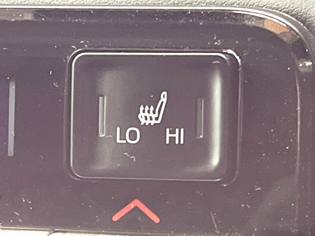 【シートヒーター】寒い日に重宝するシートヒーター!エアコンより早く温まってくれるので寒がりの人も安心ですね♪エアコンの温風は乾燥するから苦手、という方にもをおすすめです。