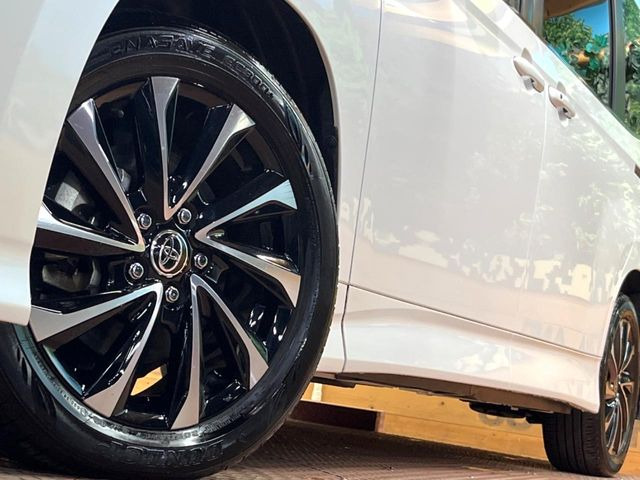 【純正17インチアルミホイール】外観にマッチした純正アルミホイールを装着しております。各種社外アルミホイールや、スタッドレスタイヤも取扱いしております。是非ご相談ください♪