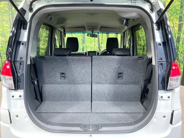 ���i�̂���������ʋ΁A���}���ɏ\���ȉ׎��X�y�[�X���m�ۂ��Ă���܂��B�Z�J���h�V�[�g��|���ƁA�傫�ȉו��̐ύڂ��\�ł���