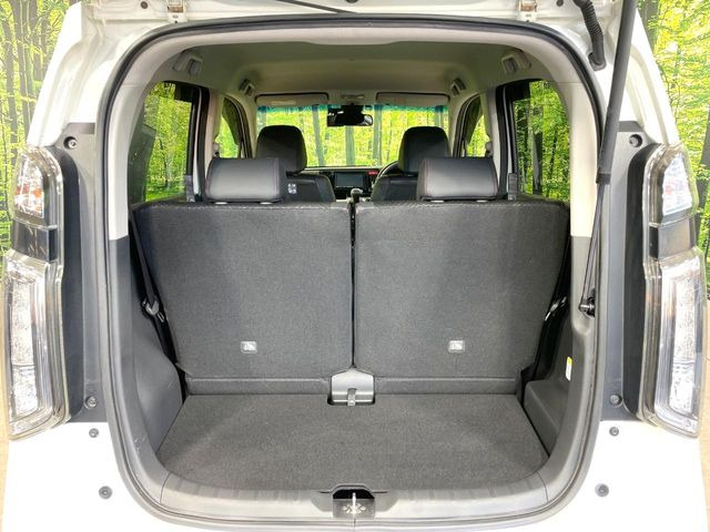 ���i�̂���������ʋ΁A���}���ɏ\���ȉ׎��X�y�[�X���m�ۂ��Ă���܂��B�Z�J���h�V�[�g��|���ƁA�傫�ȉו��̐ύڂ��\�ł���