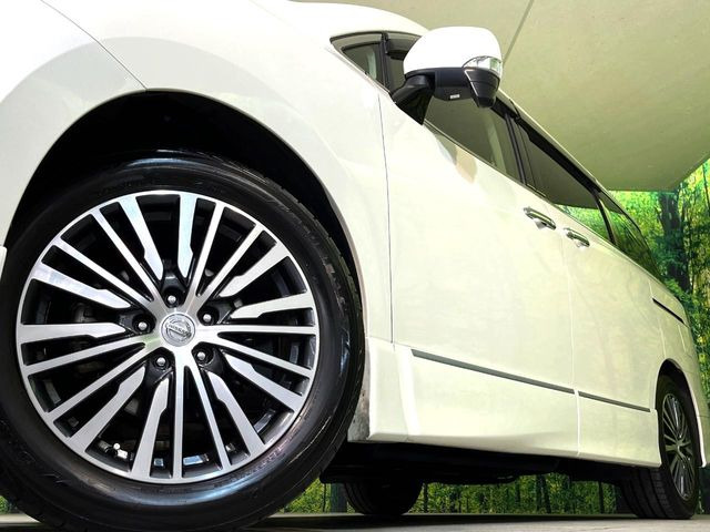 �y����18�C���`�A���~�z�C�[���z�O�ςɃ}�b�`���������A���~�z�C�[���𑕒����Ă���܂��B�e��ЊO�A���~�z�C�[����A�X�^�b�h���X�^�C�����戵�����Ă���܂��B���񂲑��k����������