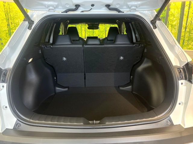 ���i�̂���������ʋ΁A���}���ɏ\���ȉ׎��X�y�[�X���m�ۂ��Ă���܂��B�Z�J���h�V�[�g��|���ƁA�傫�ȉו��̐ύڂ��\�ł���