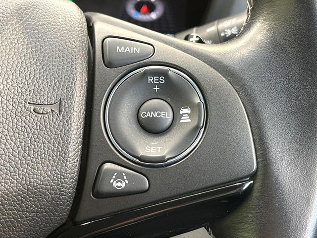 【アダプティブクルーズコントロール】高速道路での長距離走行が楽に!!自動で速度を保つクルーズコントロールが、衝突軽減システムと連携し、前方の車両を感知して車間を保つように速度調節してくれます!!